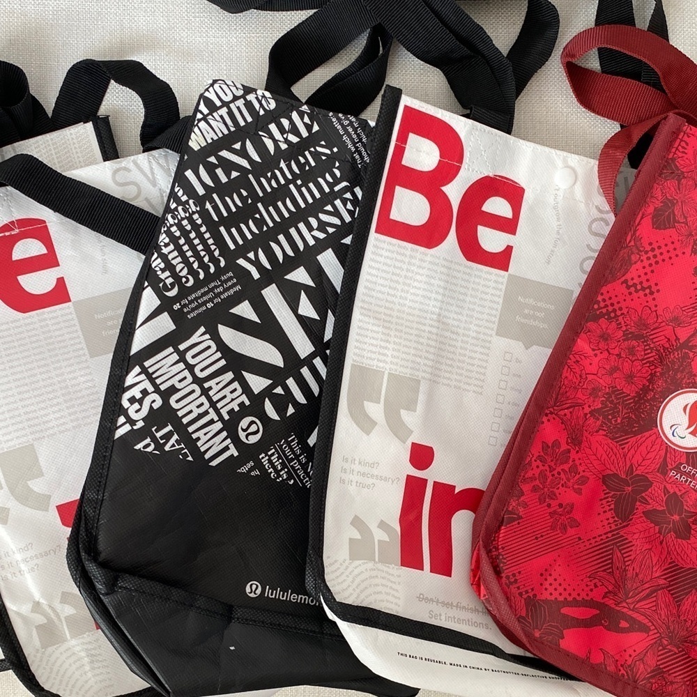 FREE LULULEMON bag with purchase